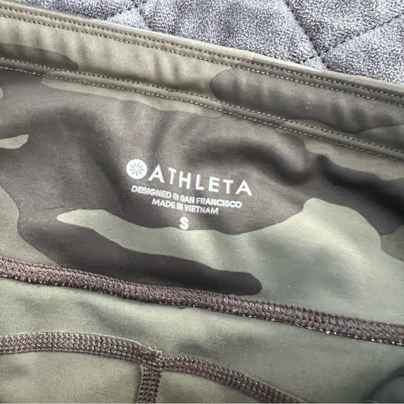 Athleta Leggings Women Small Camo Contender Tight Green Athletic Pockets P - Picture 5 of 8